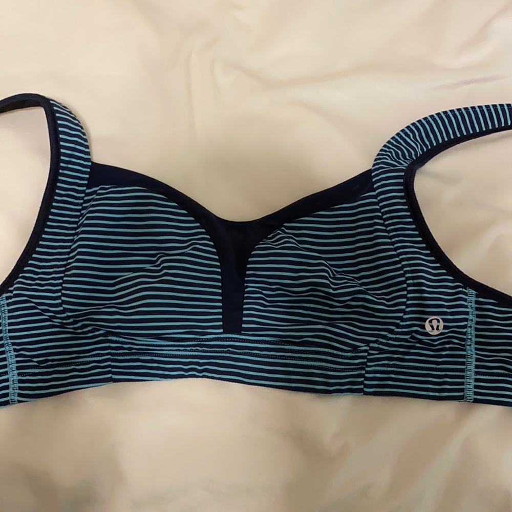 Lululemon sports bra size 6